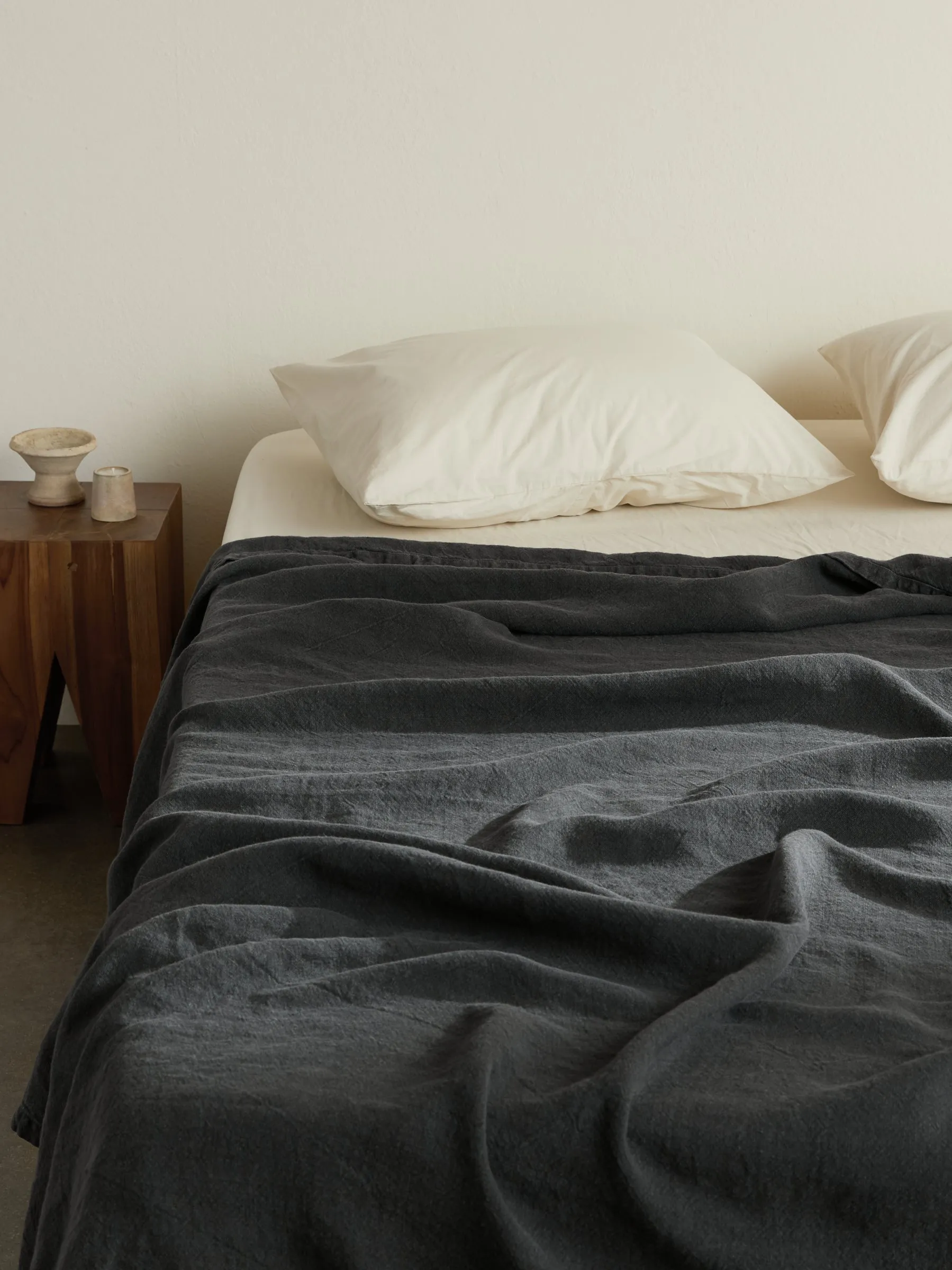 Vintage Linen Bed Blanket (Coal)